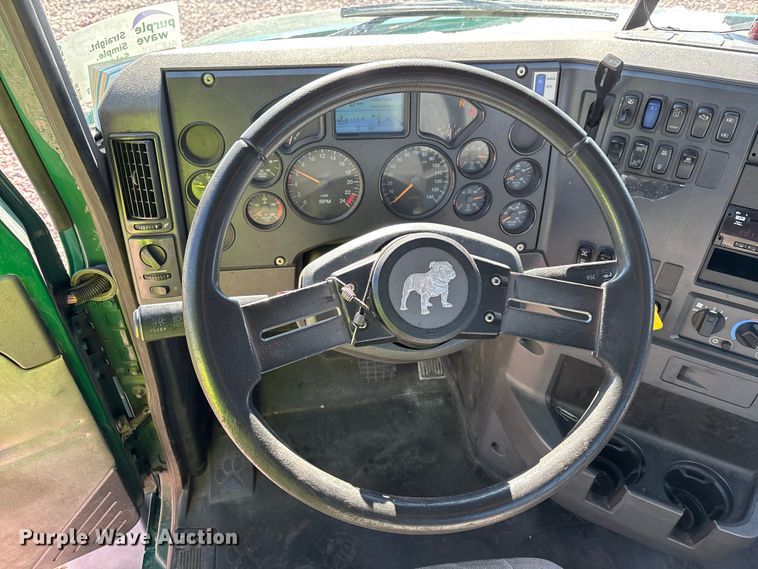 image for item YA2286 2016 Mack CXU613 semi truck