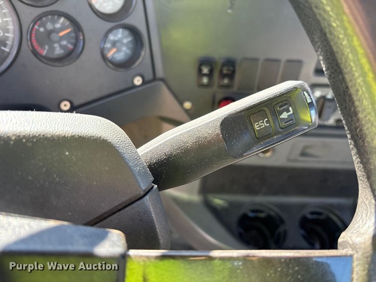 image for item YA2286 2016 Mack CXU613 semi truck