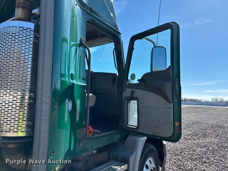 image for item YA2286 2016 Mack CXU613 semi truck