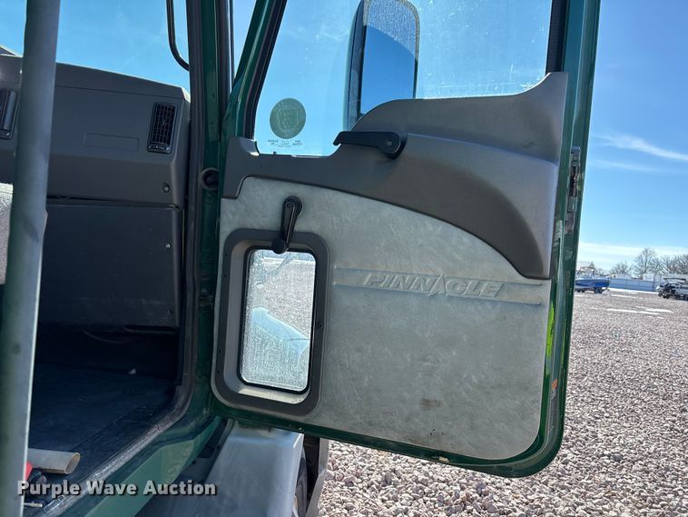 image for item YA2286 2016 Mack CXU613 semi truck