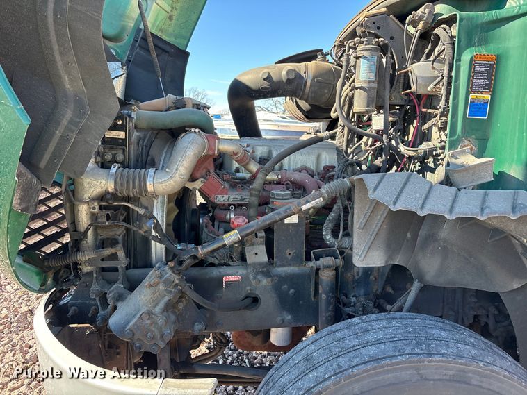 image for item YA2286 2016 Mack CXU613 semi truck