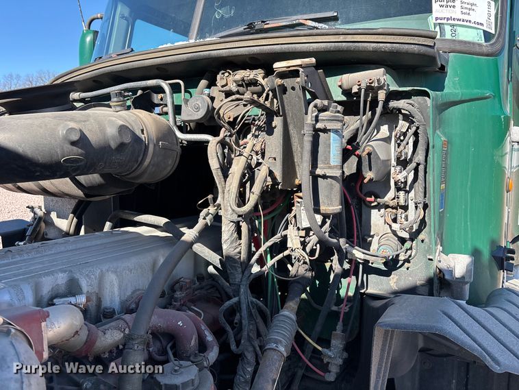 image for item YA2286 2016 Mack CXU613 semi truck