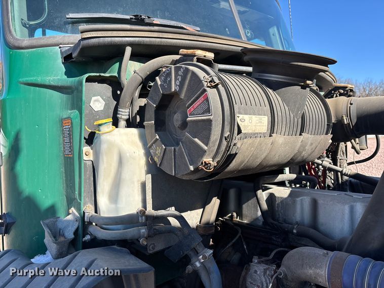 image for item YA2286 2016 Mack CXU613 semi truck