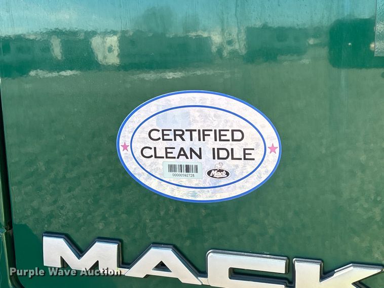 image for item YA2286 2016 Mack CXU613 semi truck