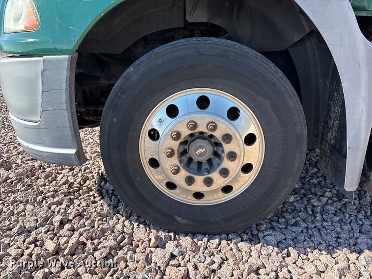 image for item YA2286 2016 Mack CXU613 semi truck