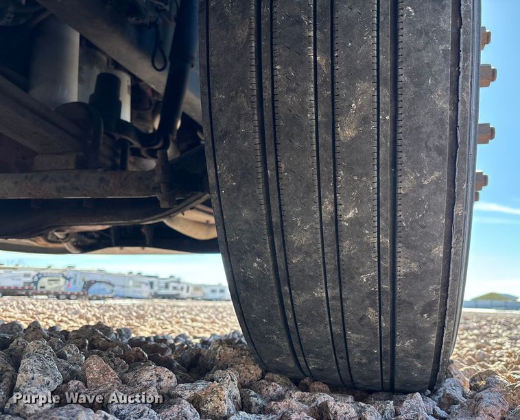 image for item YA2286 2016 Mack CXU613 semi truck