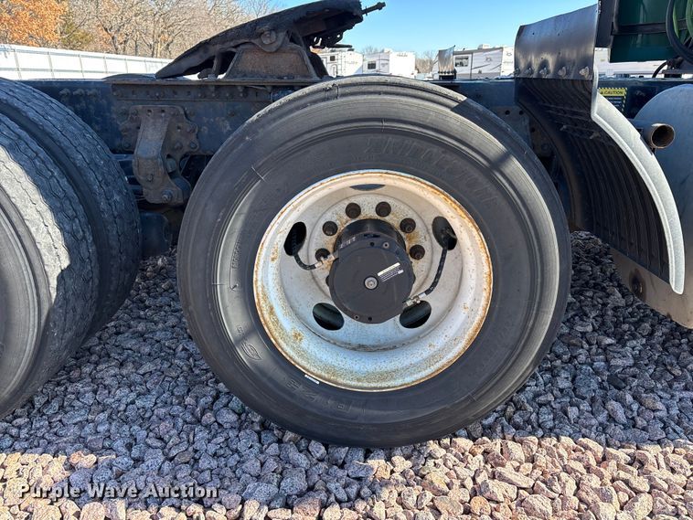 image for item YA2286 2016 Mack CXU613 semi truck