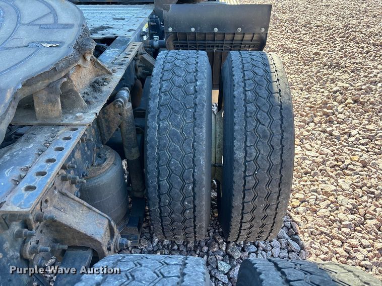 image for item YA2286 2016 Mack CXU613 semi truck