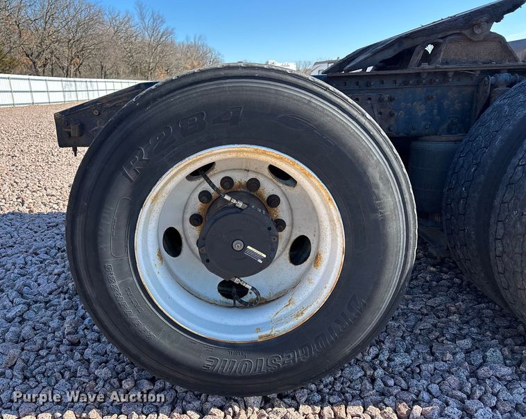 image for item YA2286 2016 Mack CXU613 semi truck