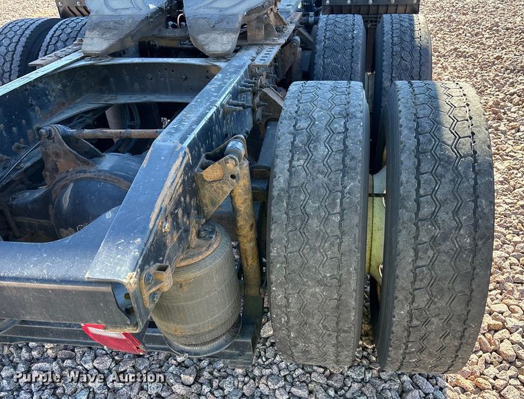 image for item YA2286 2016 Mack CXU613 semi truck