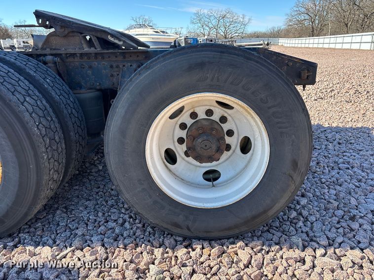 image for item YA2286 2016 Mack CXU613 semi truck