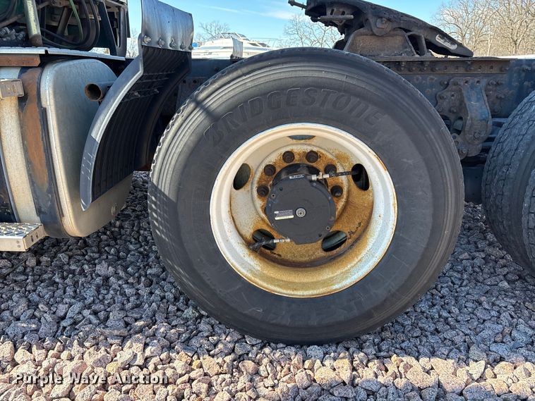 image for item YA2286 2016 Mack CXU613 semi truck