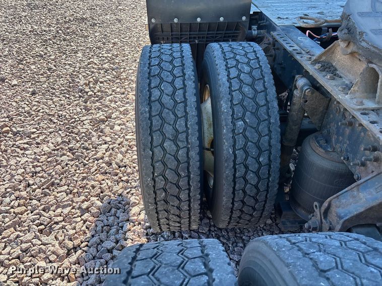 image for item YA2286 2016 Mack CXU613 semi truck