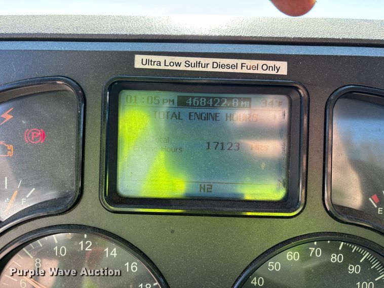 image for item YA2286 2016 Mack CXU613 semi truck