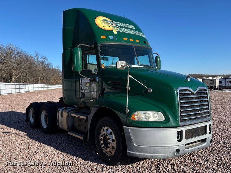 image for item YA2287 2016 Mack CXU613 semi truck