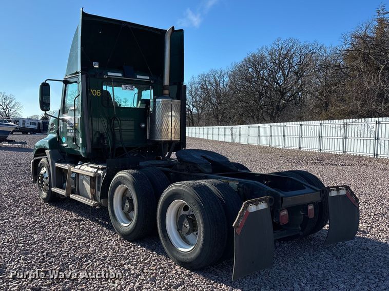 image for item YA2287 2016 Mack CXU613 semi truck