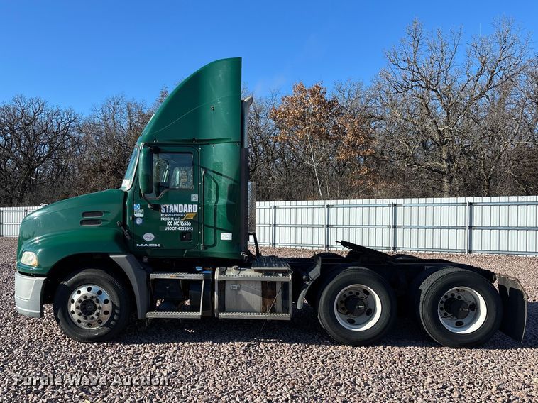 image for item YA2287 2016 Mack CXU613 semi truck