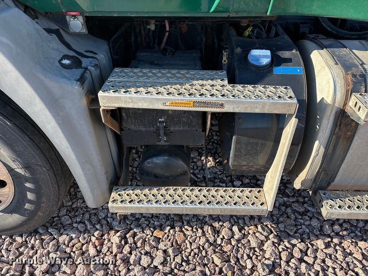 image for item YA2287 2016 Mack CXU613 semi truck