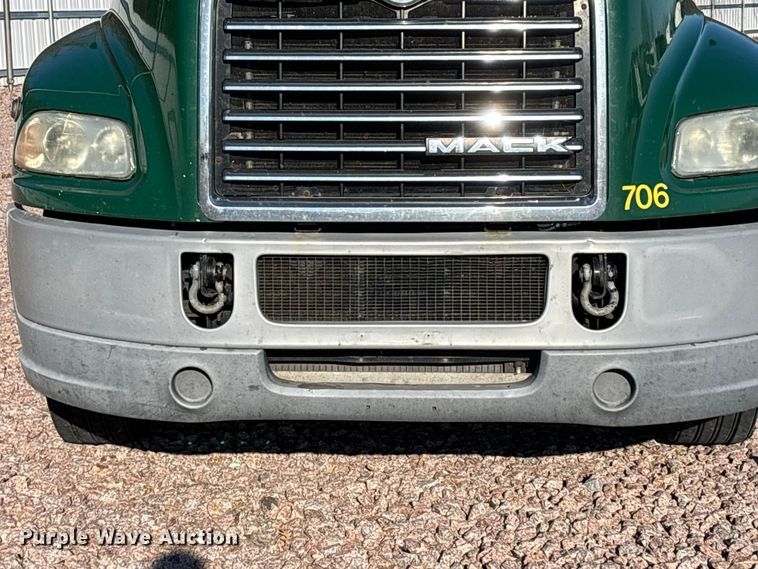 image for item YA2287 2016 Mack CXU613 semi truck