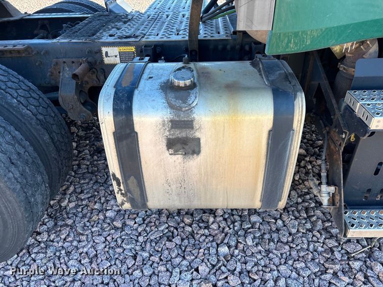 image for item YA2287 2016 Mack CXU613 semi truck