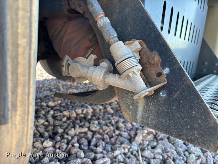 image for item YA2287 2016 Mack CXU613 semi truck