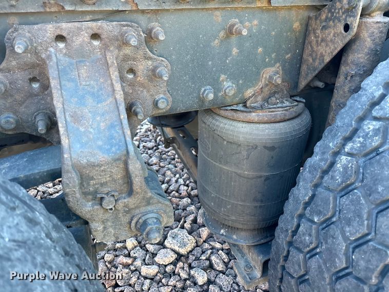 image for item YA2287 2016 Mack CXU613 semi truck