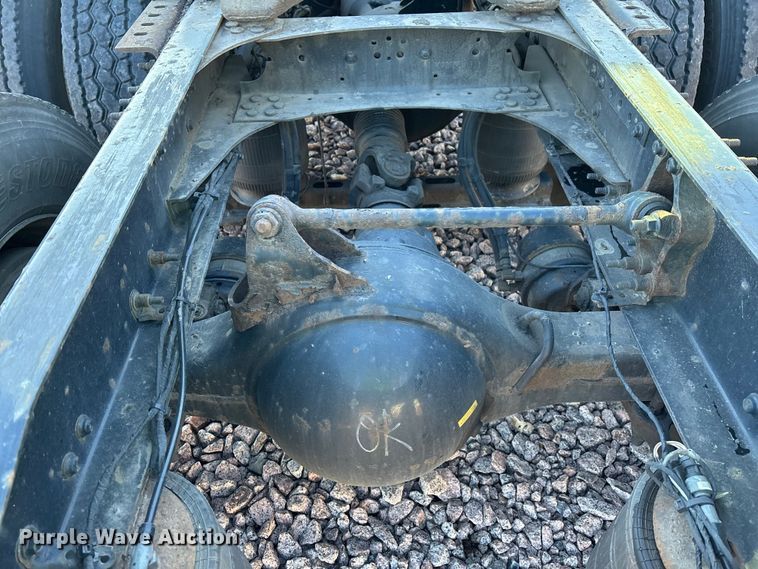 image for item YA2287 2016 Mack CXU613 semi truck