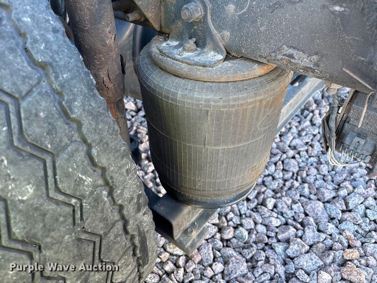 image for item YA2287 2016 Mack CXU613 semi truck