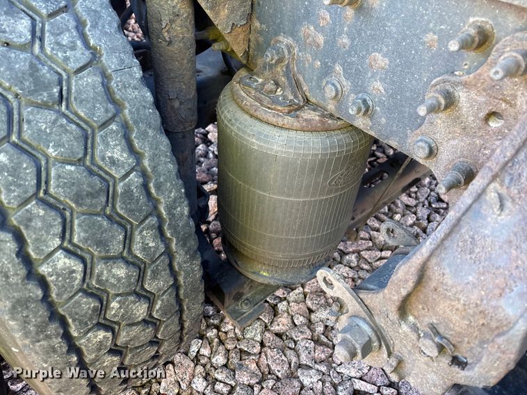 image for item YA2287 2016 Mack CXU613 semi truck