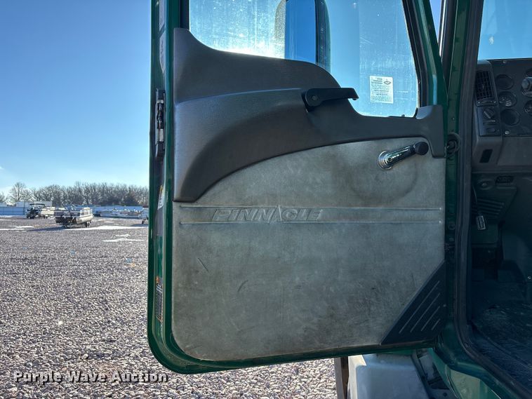image for item YA2287 2016 Mack CXU613 semi truck