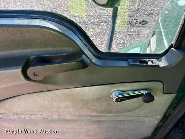 image for item YA2287 2016 Mack CXU613 semi truck