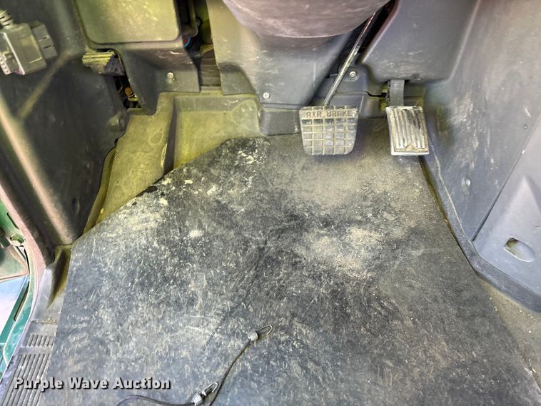 image for item YA2287 2016 Mack CXU613 semi truck