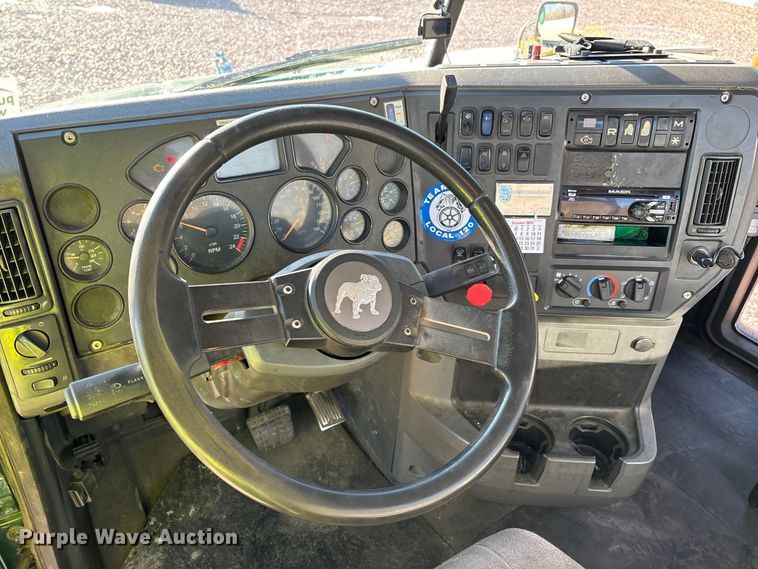 image for item YA2287 2016 Mack CXU613 semi truck