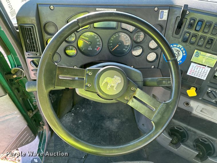 image for item YA2287 2016 Mack CXU613 semi truck