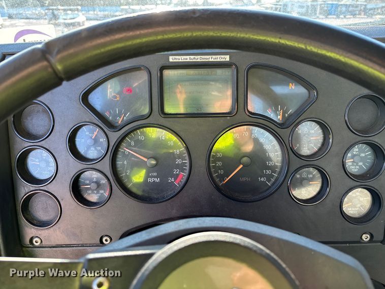 image for item YA2287 2016 Mack CXU613 semi truck