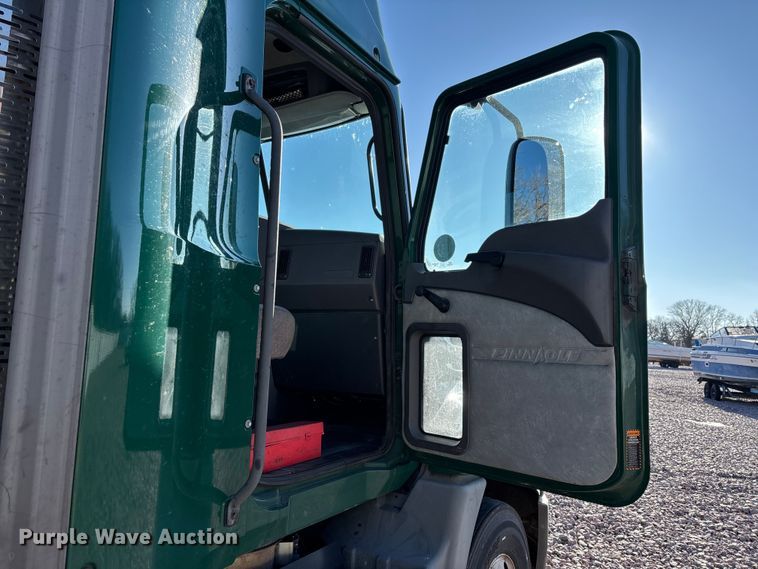 image for item YA2287 2016 Mack CXU613 semi truck