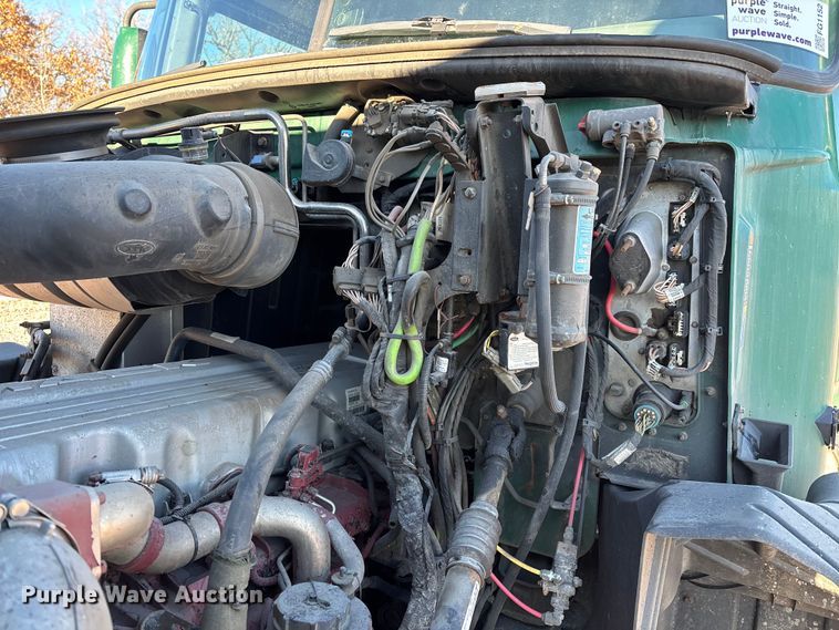 image for item YA2287 2016 Mack CXU613 semi truck