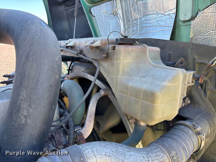 image for item YA2287 2016 Mack CXU613 semi truck