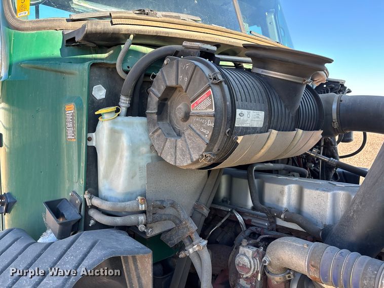 image for item YA2287 2016 Mack CXU613 semi truck