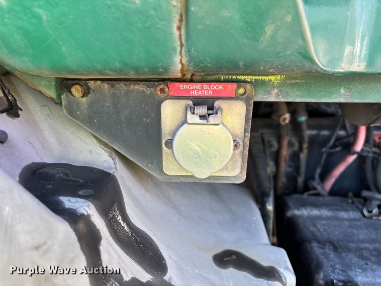 image for item YA2287 2016 Mack CXU613 semi truck