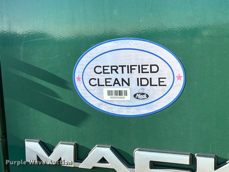 image for item YA2287 2016 Mack CXU613 semi truck