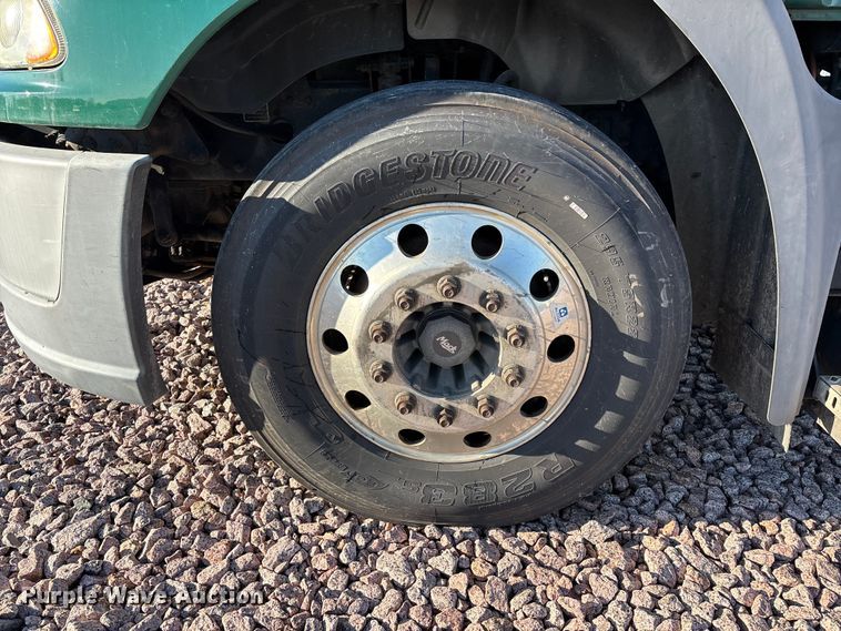 image for item YA2287 2016 Mack CXU613 semi truck