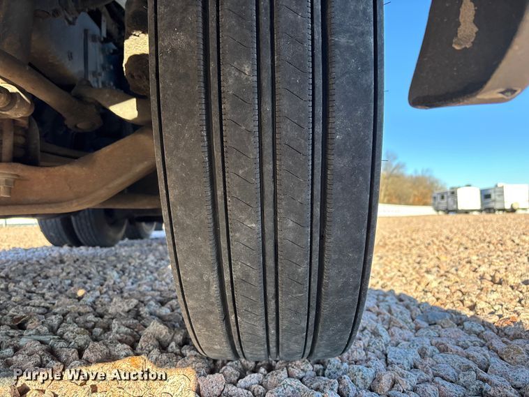 image for item YA2287 2016 Mack CXU613 semi truck