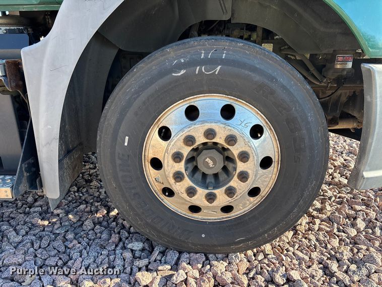 image for item YA2287 2016 Mack CXU613 semi truck