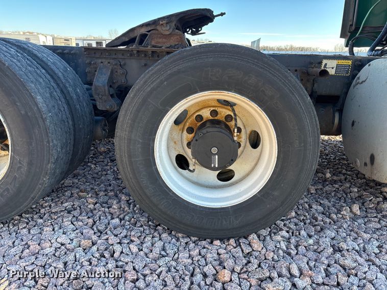 image for item YA2287 2016 Mack CXU613 semi truck