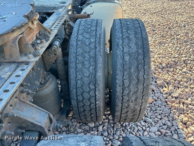 image for item YA2287 2016 Mack CXU613 semi truck