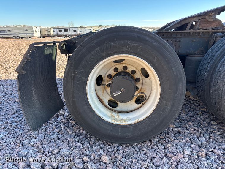 image for item YA2287 2016 Mack CXU613 semi truck