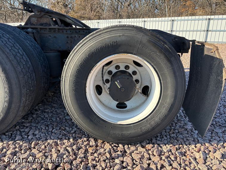 image for item YA2287 2016 Mack CXU613 semi truck