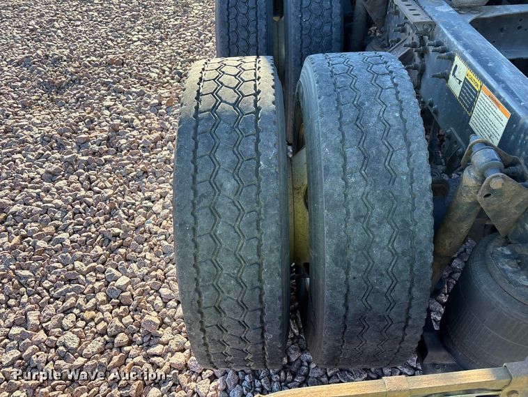 image for item YA2287 2016 Mack CXU613 semi truck