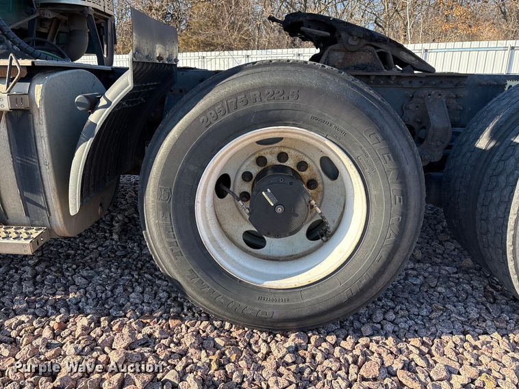 image for item YA2287 2016 Mack CXU613 semi truck